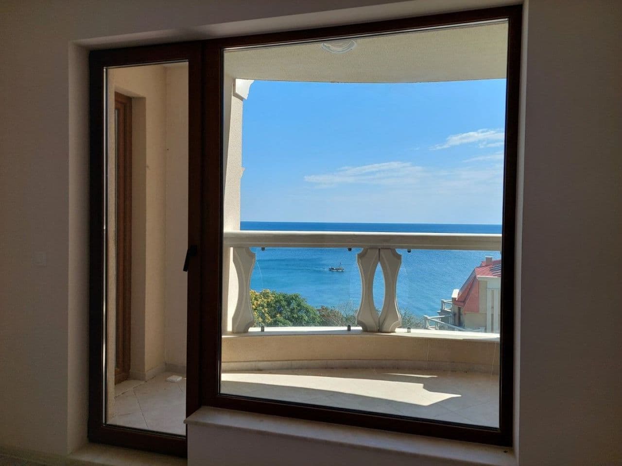 1-Bedroom Apartment with Sea View in Varna, photo 2