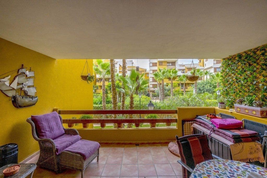 2-Bedroom Apartment in Punta Prima, photo 3