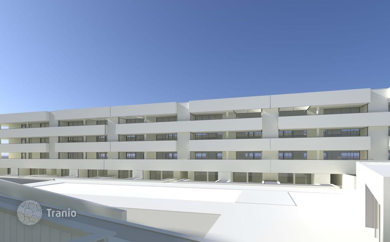 2-Bedroom Apartment with Pool and Parking in Lagos, Faro