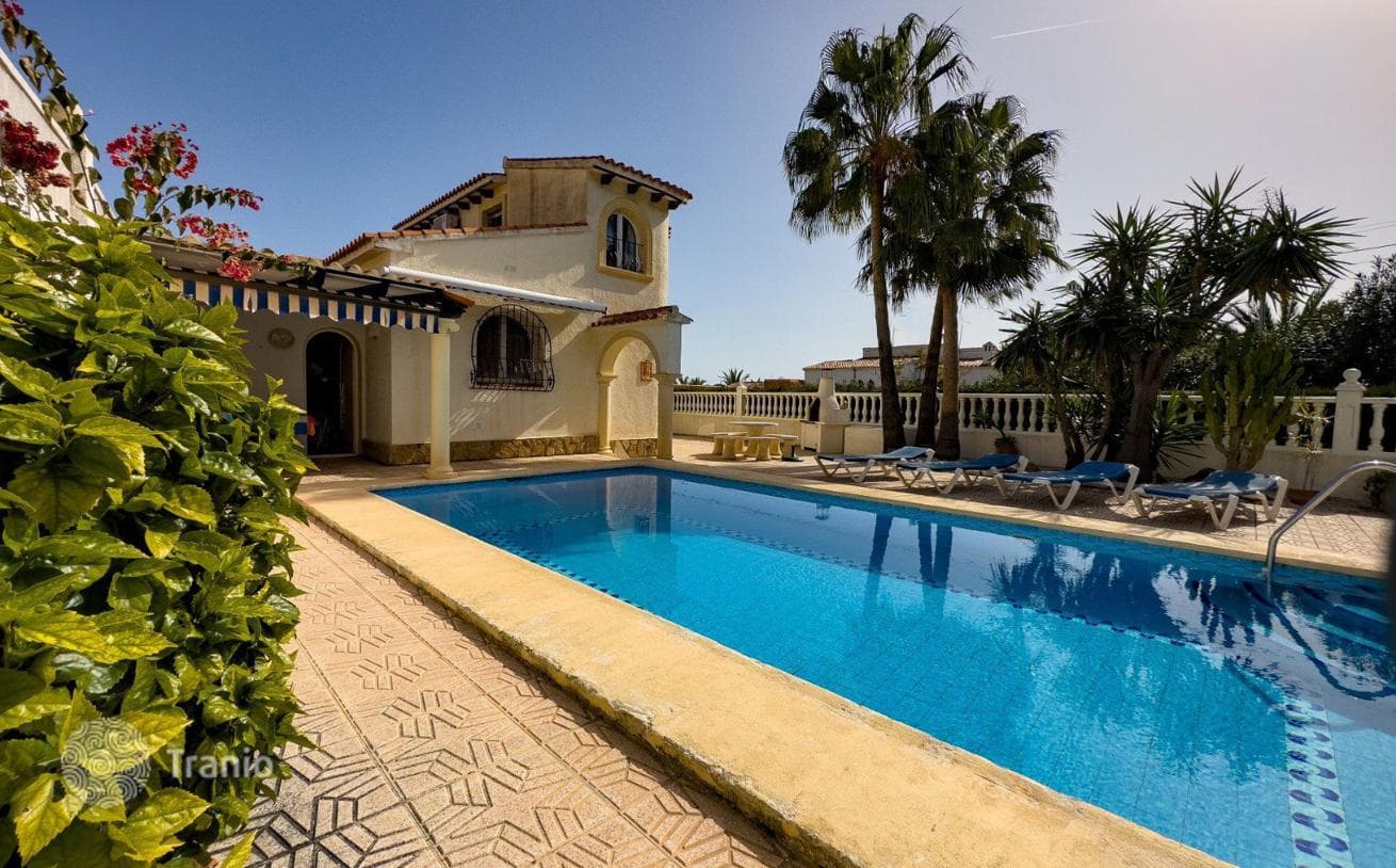 3-Bedroom Villa with Mountain View in Calpe, photo 3
