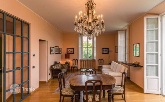 Historic Villa with Garden and Lake Como View in Cernobbio, photo 3