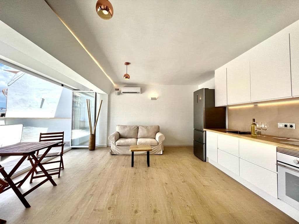 2-Bedroom Penthouse in Palma de Mallorca, photo 3