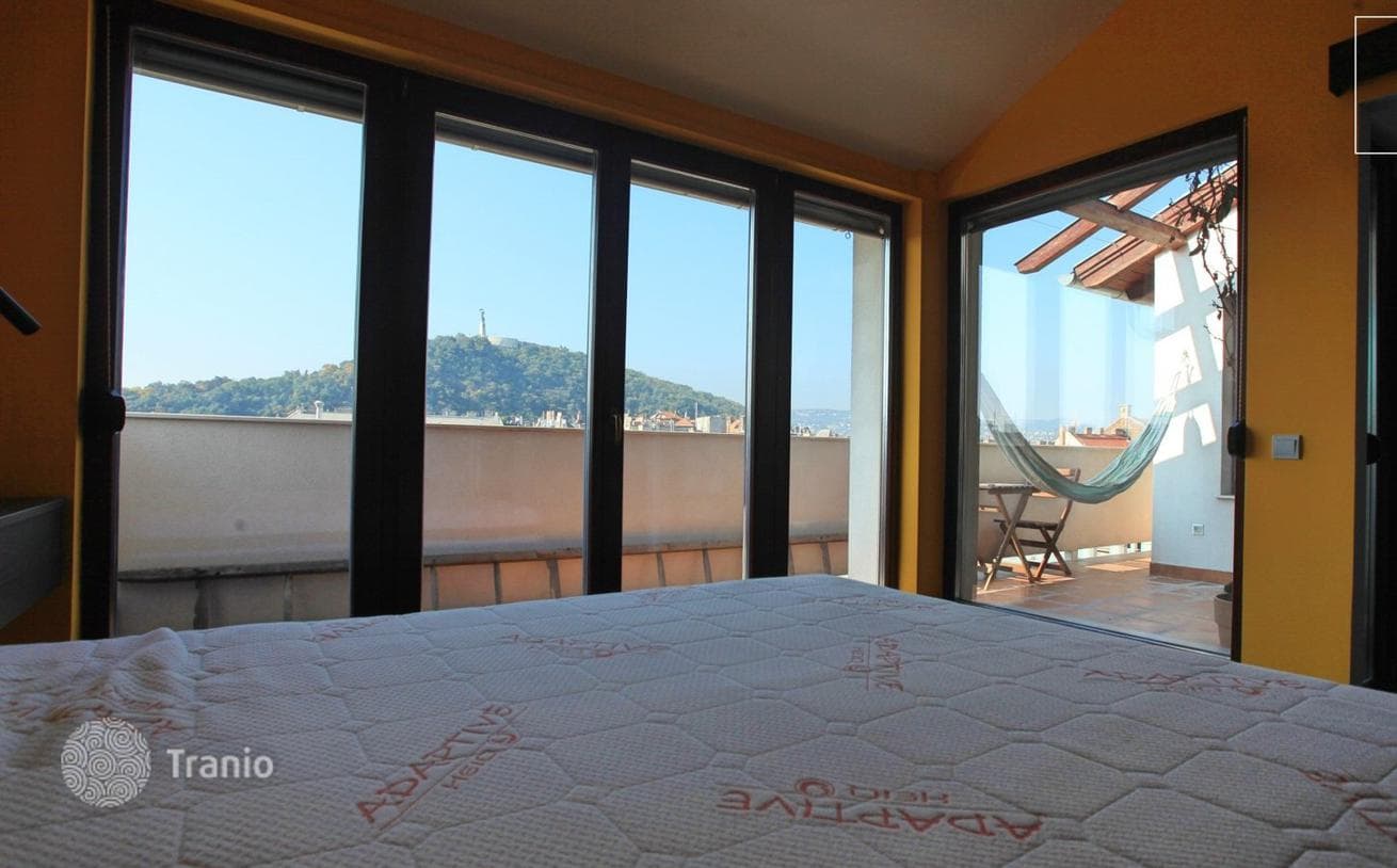 2-Bedroom Penthouse with City View near the Danube in Budapest, photo 2