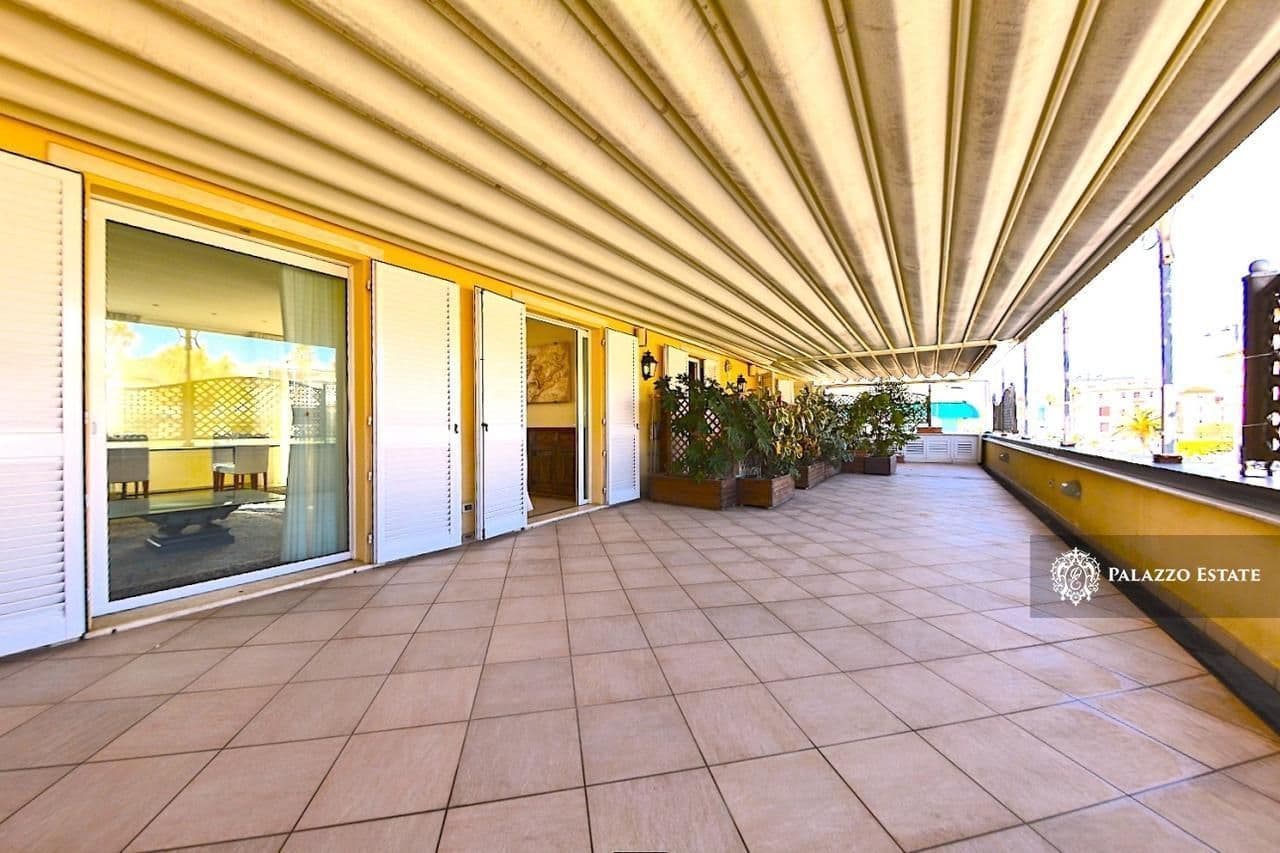 3-Bedroom Apartment in Viareggio