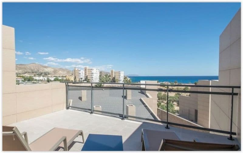 3-Bedroom Townhouse in El Campello, photo 2
