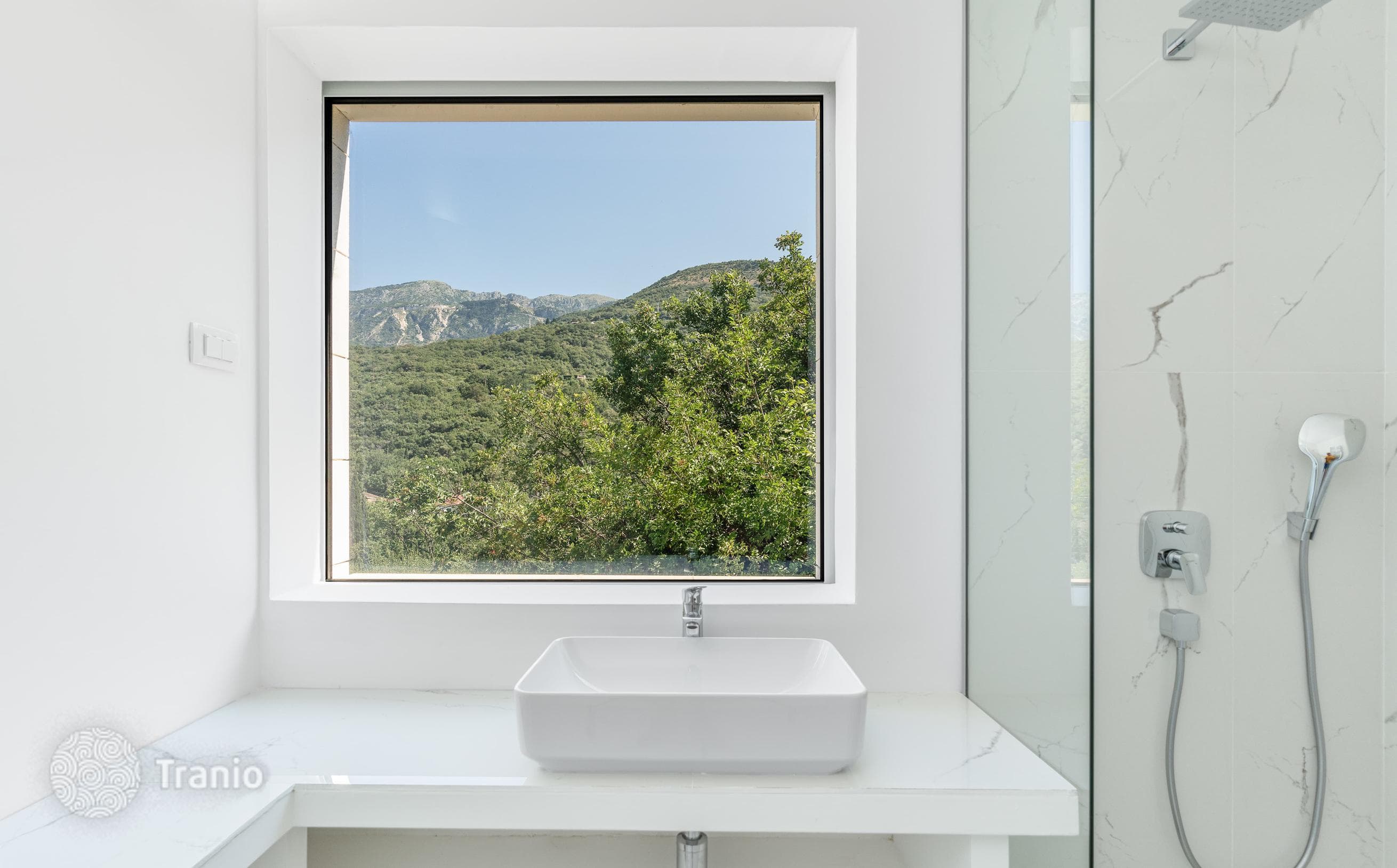 3-Bedroom Villa with Private Pool and Sea View in Przno, Budva, photo 4