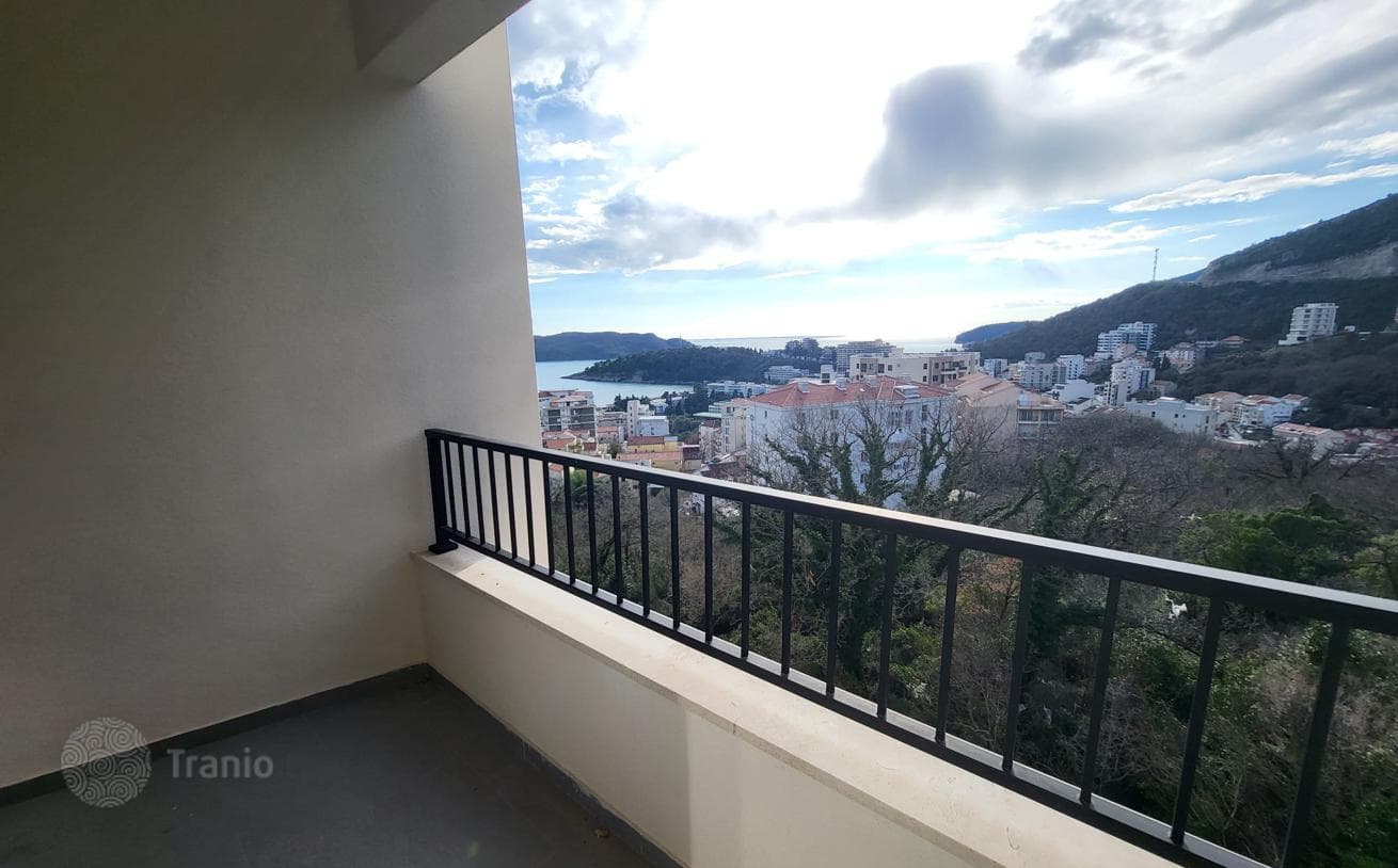 1-Bedroom Apartment with Sea View in Becici, Budva, photo 4