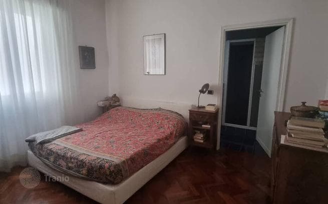 3-Bedroom Apartment in Florence, Italy, photo 4