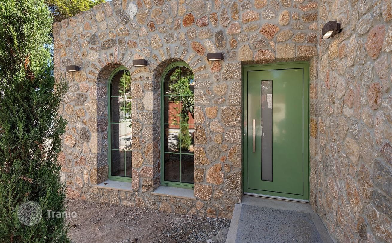 3-Bedroom Villa with Private Pool in El Toro, Mallorca, photo 3