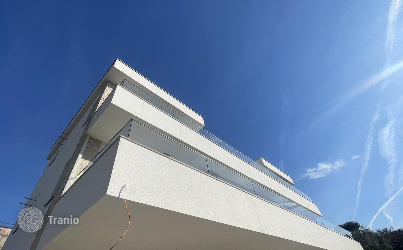 3-Bedroom Villa with Private Pool and Garden 150 m from the Sea in Ratac, photo 2