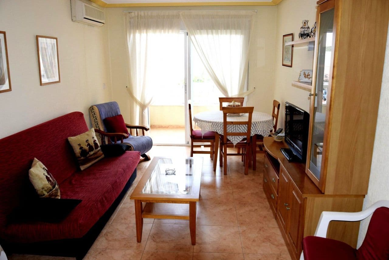 2-Bedroom Apartment in Guardamar del Segura, photo 2