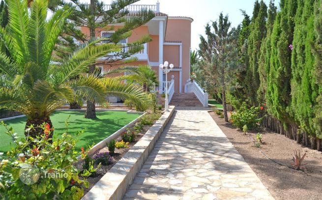 4-Bedroom Villa with Sea and Mountain Views in Calpe, photo 4