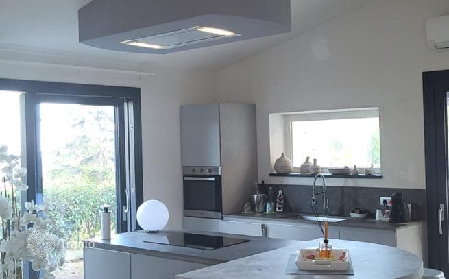 6-Bedroom Villa with Private Pool in Imperia, photo 5
