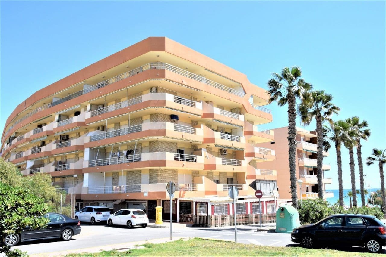 3-Bedroom Apartment in Guardamar del Segura, photo 2