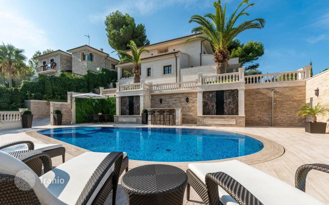 5-Bedroom Villa with Sea View in Paguera, Mallorca, photo 2