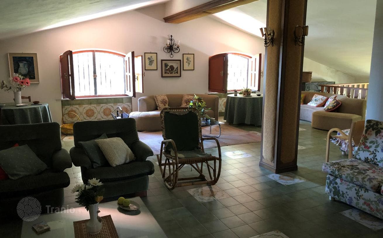 4-Bedroom Villa with Garden, Pool and Garage in Trecastagni, Sicily, photo 4