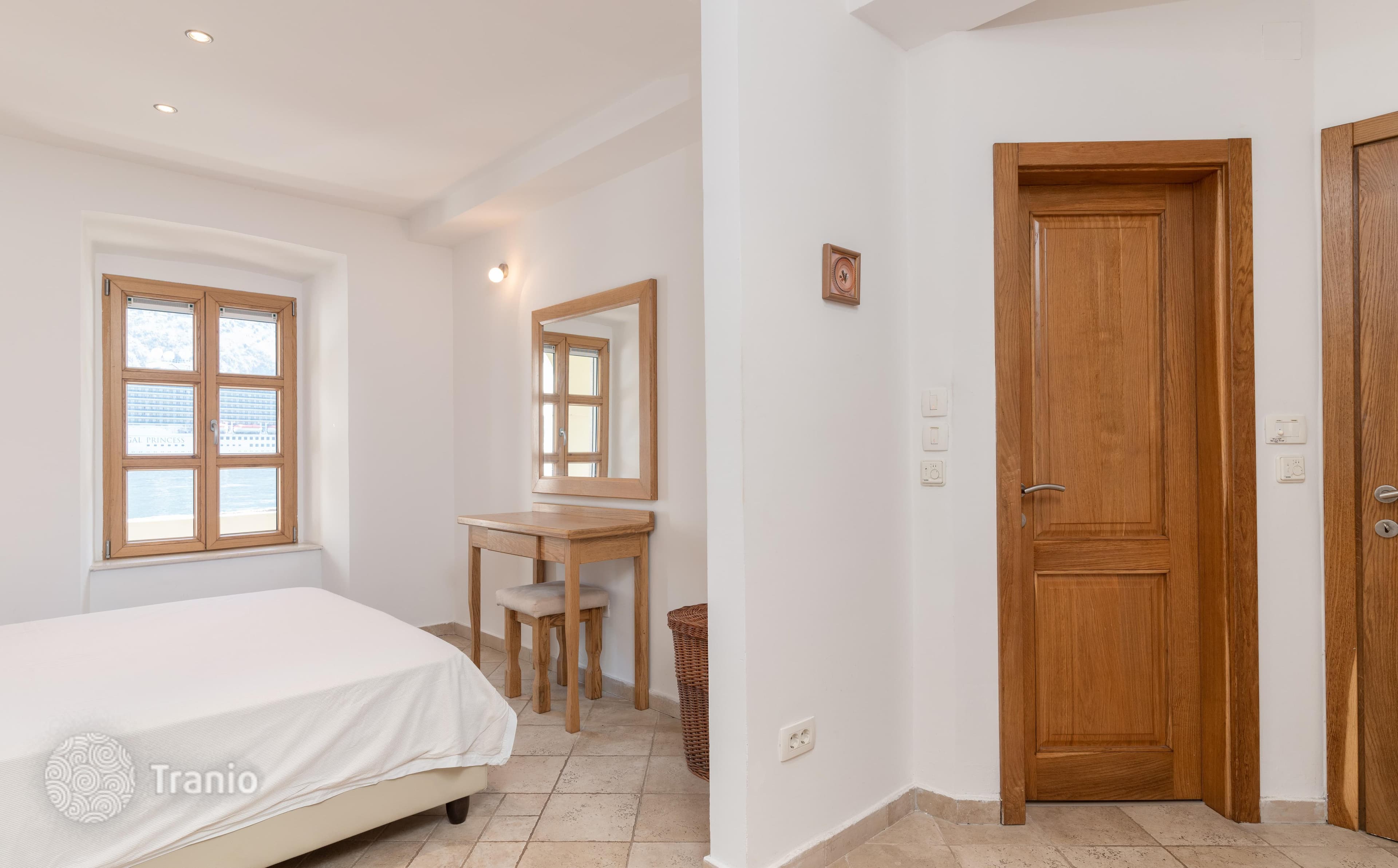 1-Bedroom Villa with Private Pool and Bay View in Kotor, photo 4