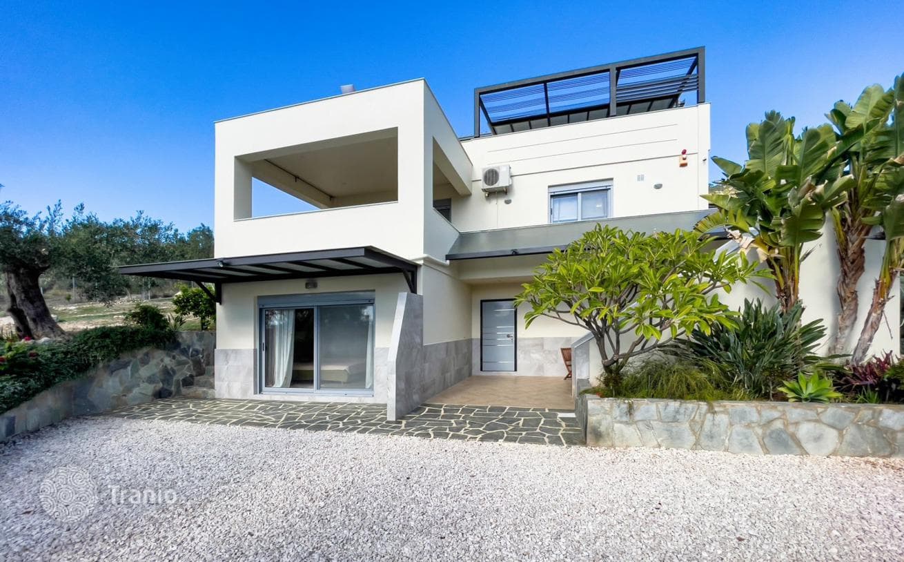 3-Bedroom Villa with Lake View in Loutraki, Peloponnese, photo 2