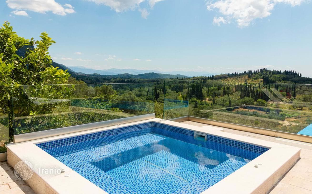 6-Bedroom Villa with Heated Pool in Dukades, Corfu, photo 3