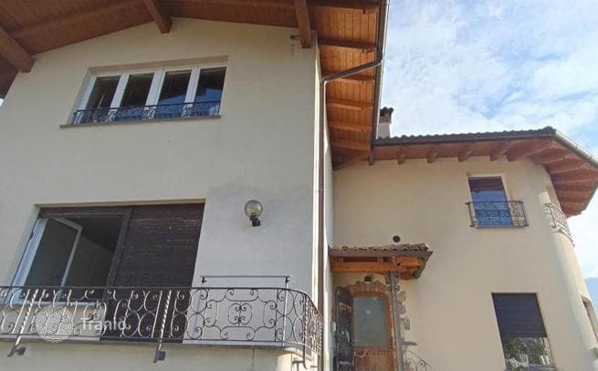 3-Bedroom Waterfront Villa with Private Pool in Valsolda, photo 2