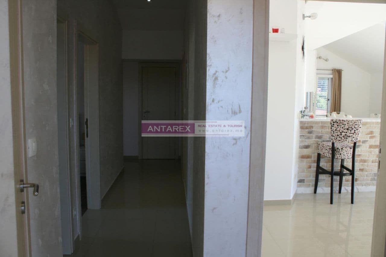 3-Room Apartment in Lastva, Montenegro, photo 4
