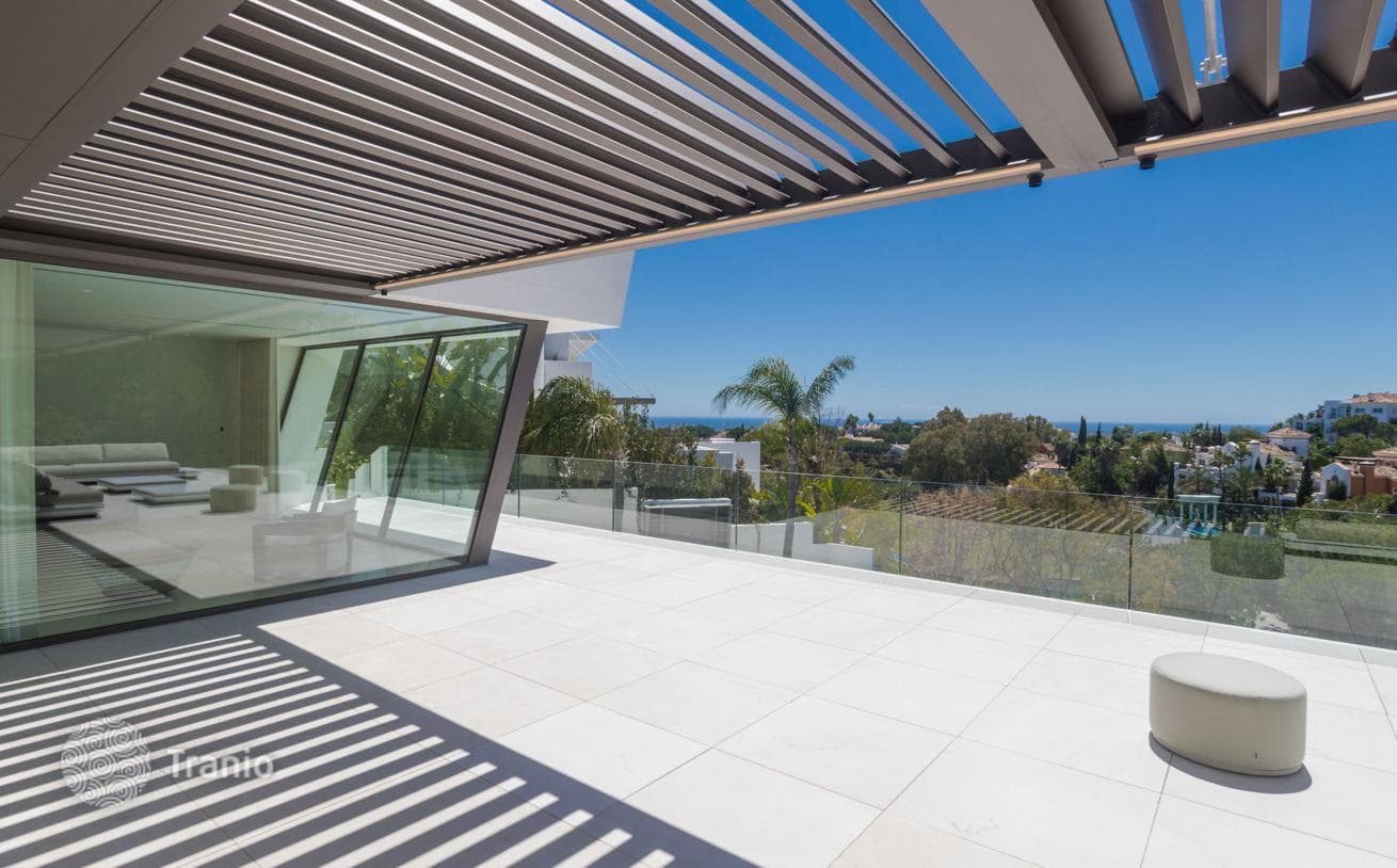 6-Bedroom Villa with Private Pool and Golf Course Views in Benahavís, photo 2