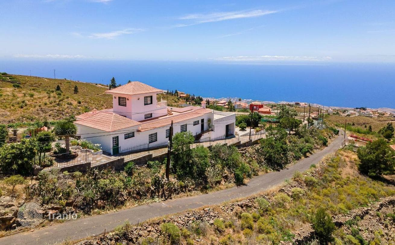 6-Bedroom Villa with Large Plot and Panoramic Views in Santa Cruz de Tenerife