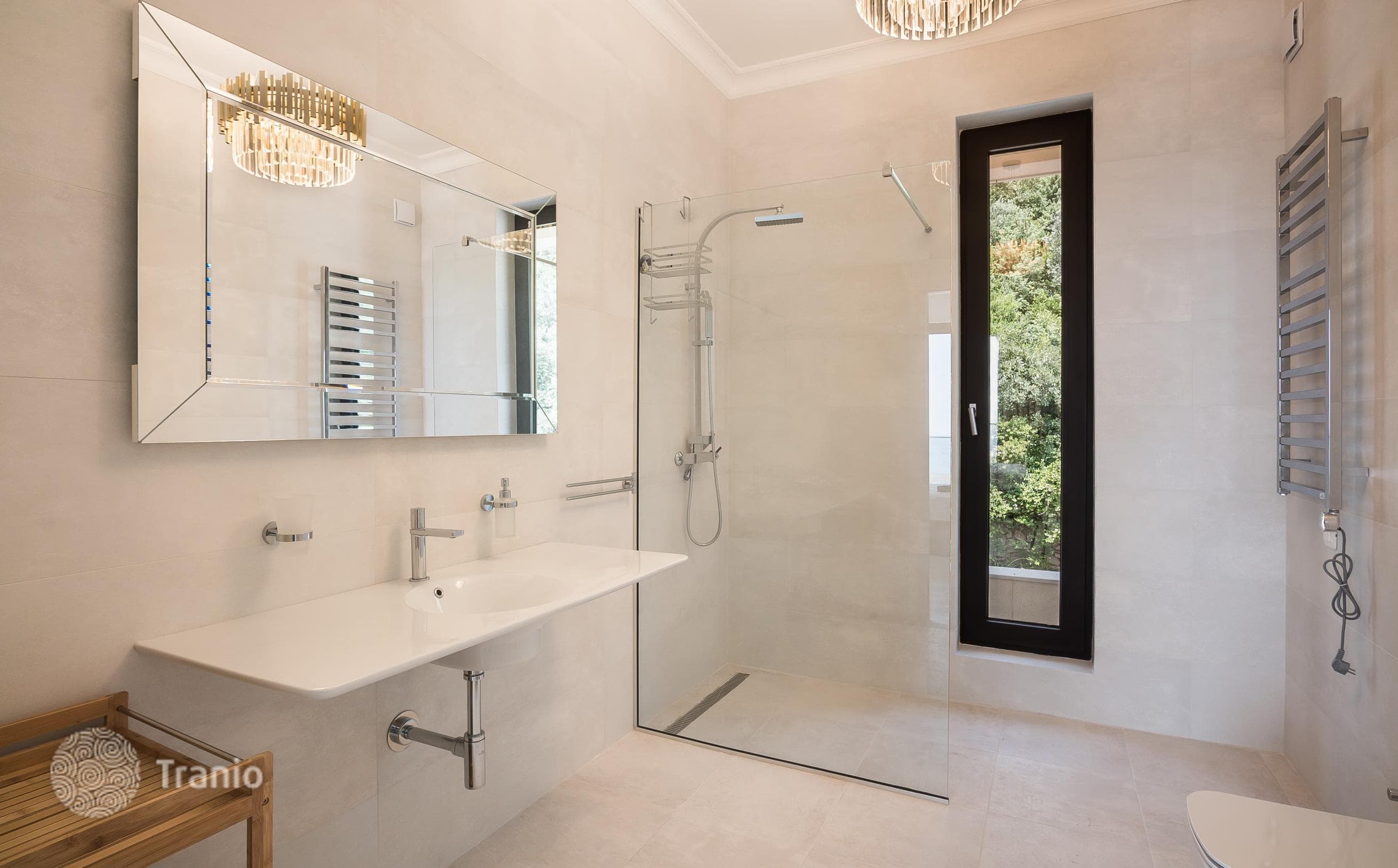 3-Bedroom Villa with Sea View in Budva, photo 3