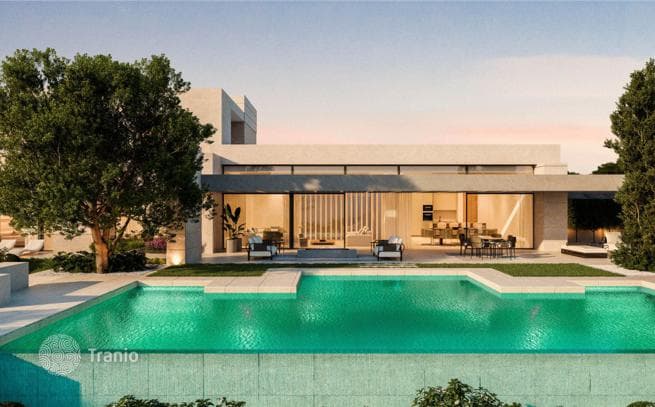 5-Bedroom Villa with Private Pool and Sea Views in Sierra Blanca, Marbella