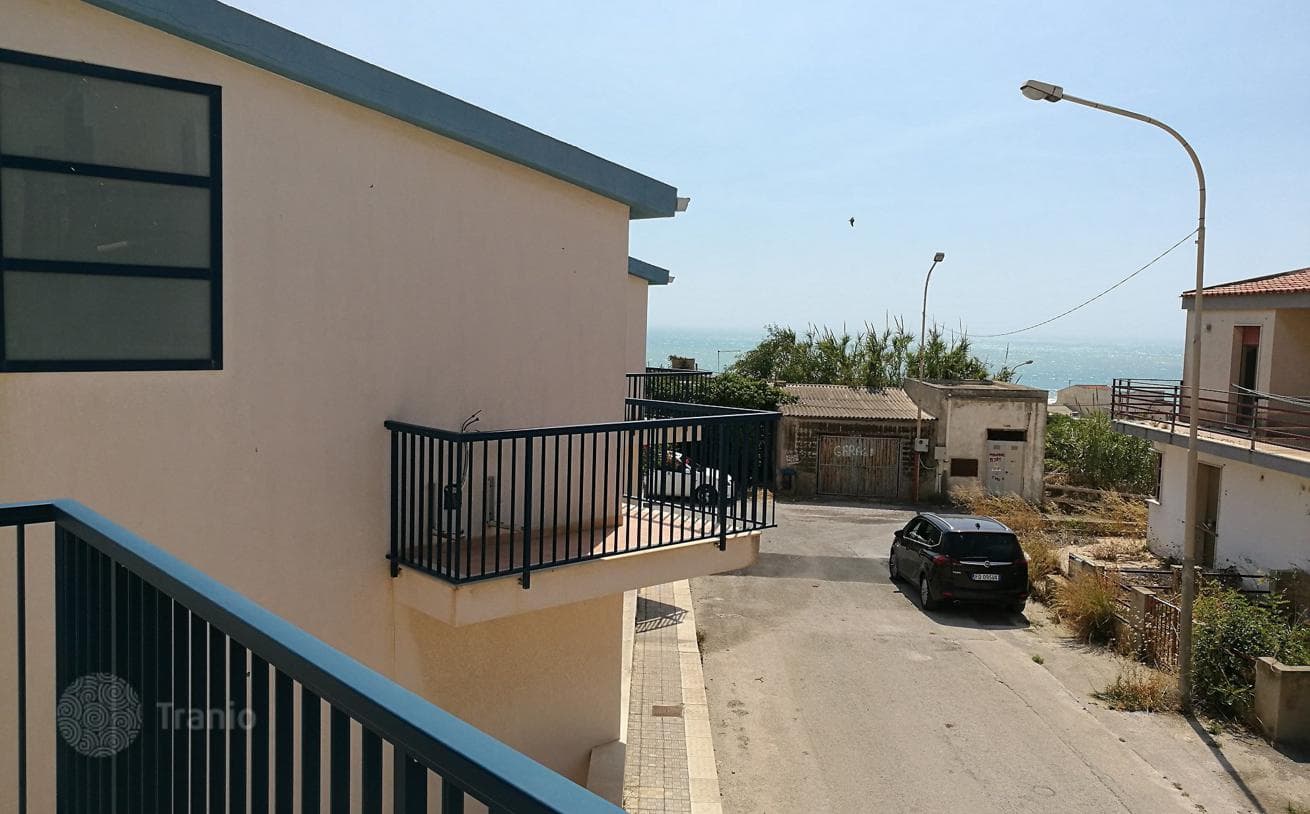 2-Bedroom House Steps from the Sea in Scoglitti, Sicily, photo 3