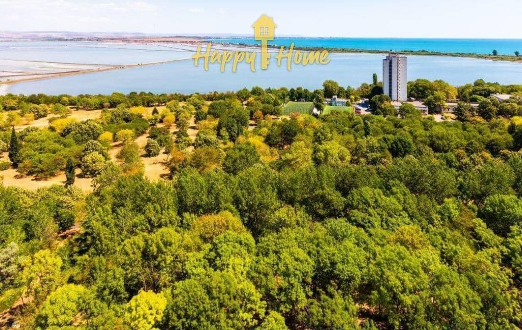 2-Bedroom Apartment in Burgas, photo 2