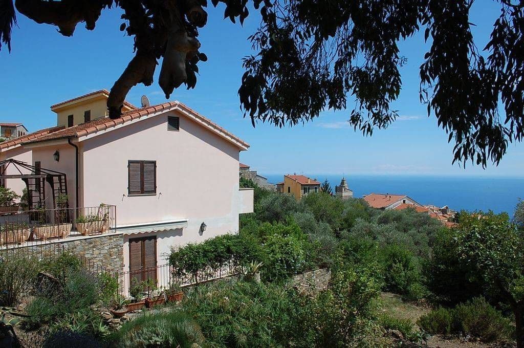 2-Bedroom Apartment in Imperia, photo 2