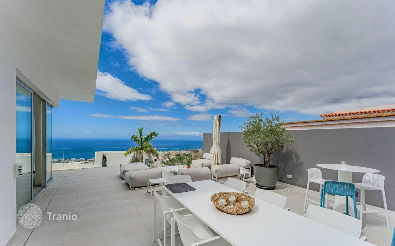 Luxury 4-Bedroom Villa with Private Pool and Ocean View in Roque del Conde, Tenerife, photo 3