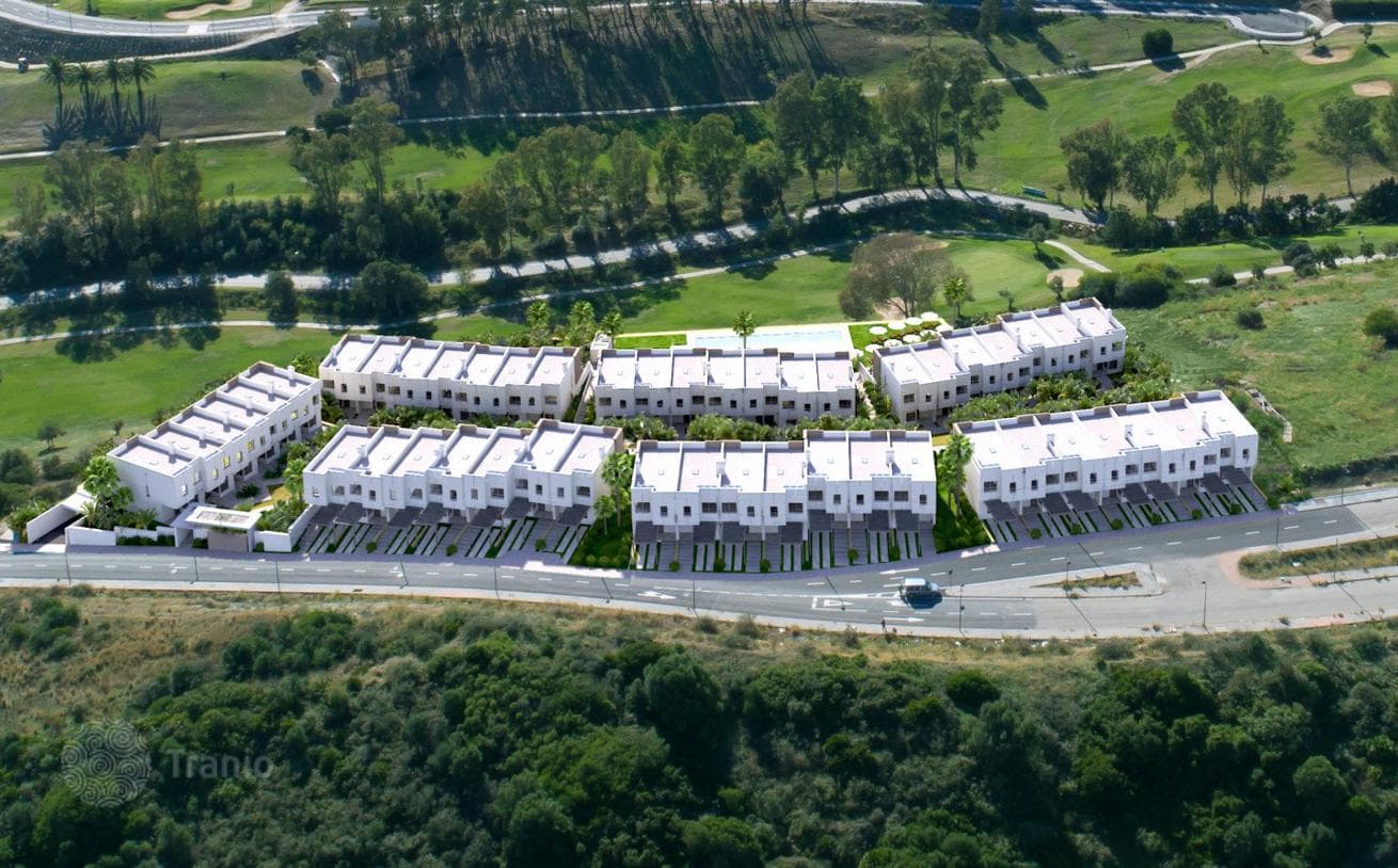 Таунхаус на продажу в Estepona Golf, Эстепона