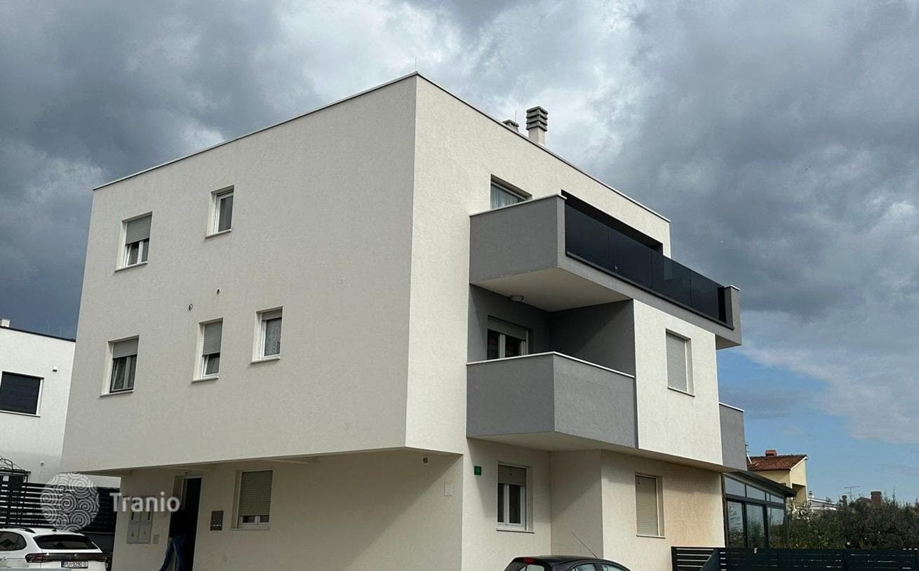 3-Bedroom Penthouse with Sea View in Pula