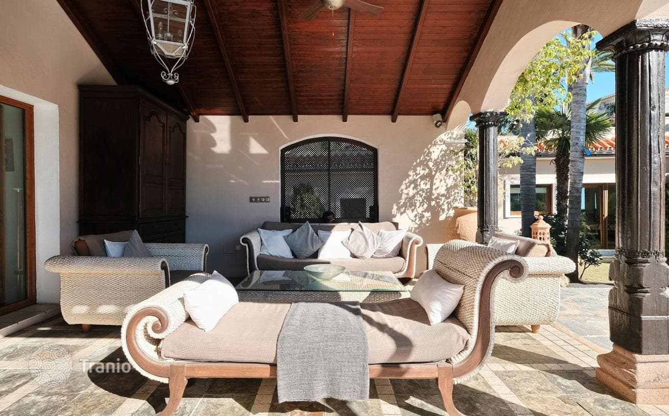 5-Bedroom Villa with Guest Apartment and Private Pool in Marbella East, Marbella, photo 3