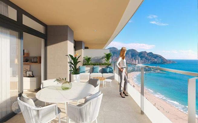 3-Bedroom Penthouse with Roof Terrace in Benidorm, Alicante