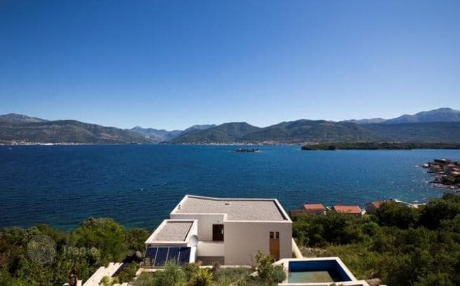 2-Bedroom Villa with Sea View in Tivat, photo 5