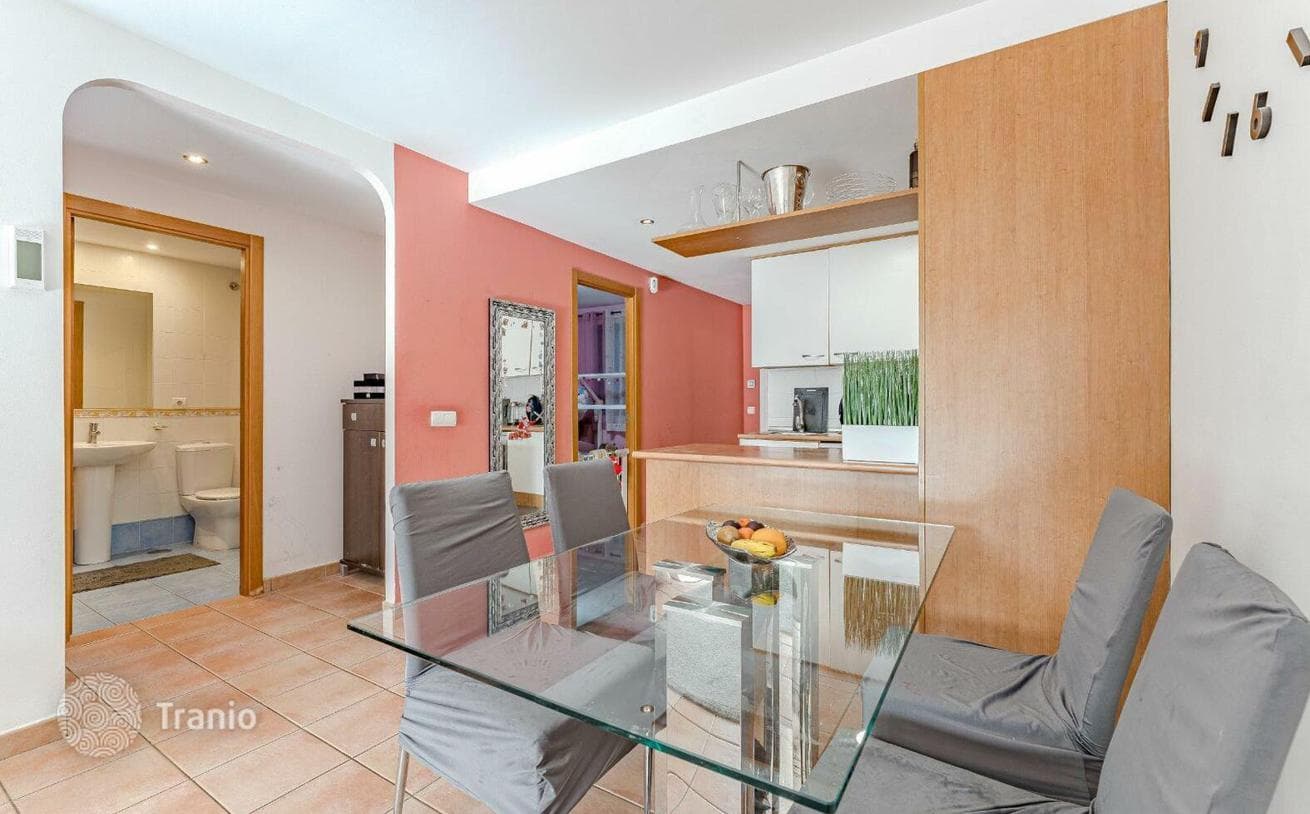 2-Bedroom Apartment with Shared Pool in Playa Paraiso, Tenerife, photo 4