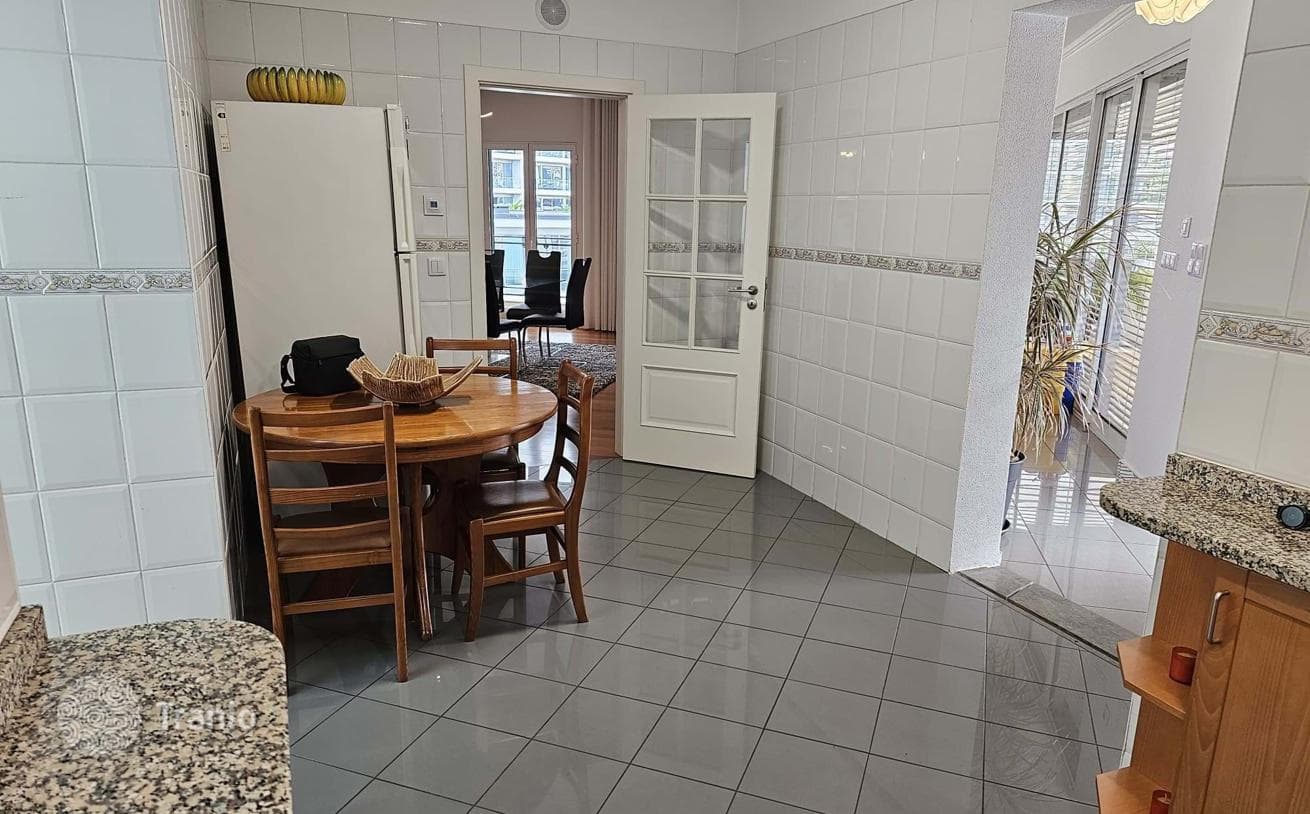 3-Bedroom Apartment with Sea View in Funchal, Madeira, photo 3