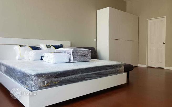 2-Bedroom Penthouse in Huai Khwang, Bangkok