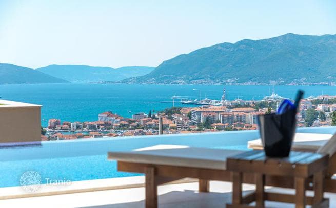 4-Bedroom Villa with Private Pool and Bay Views in Tivat, photo 3