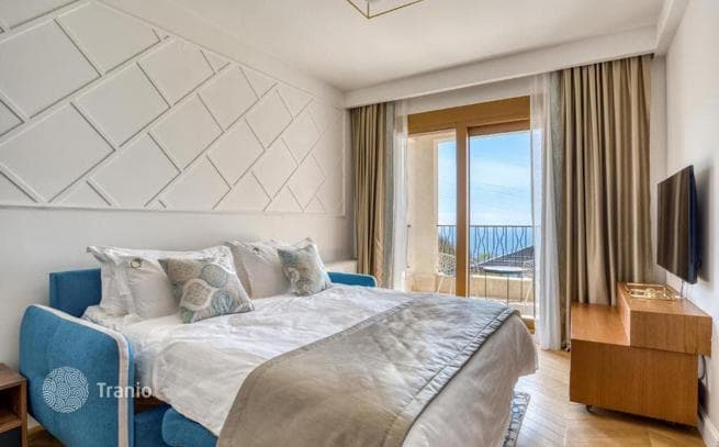 4-Bedroom Villa with Private Pool and Sea View in Budva, photo 4