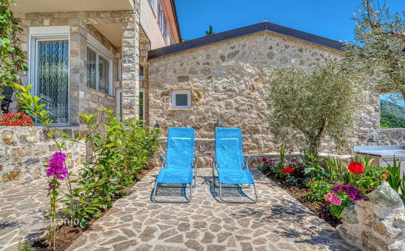 2-House Property with Sea View, Private Pool and Garden in Buljarica, Budva, photo 5