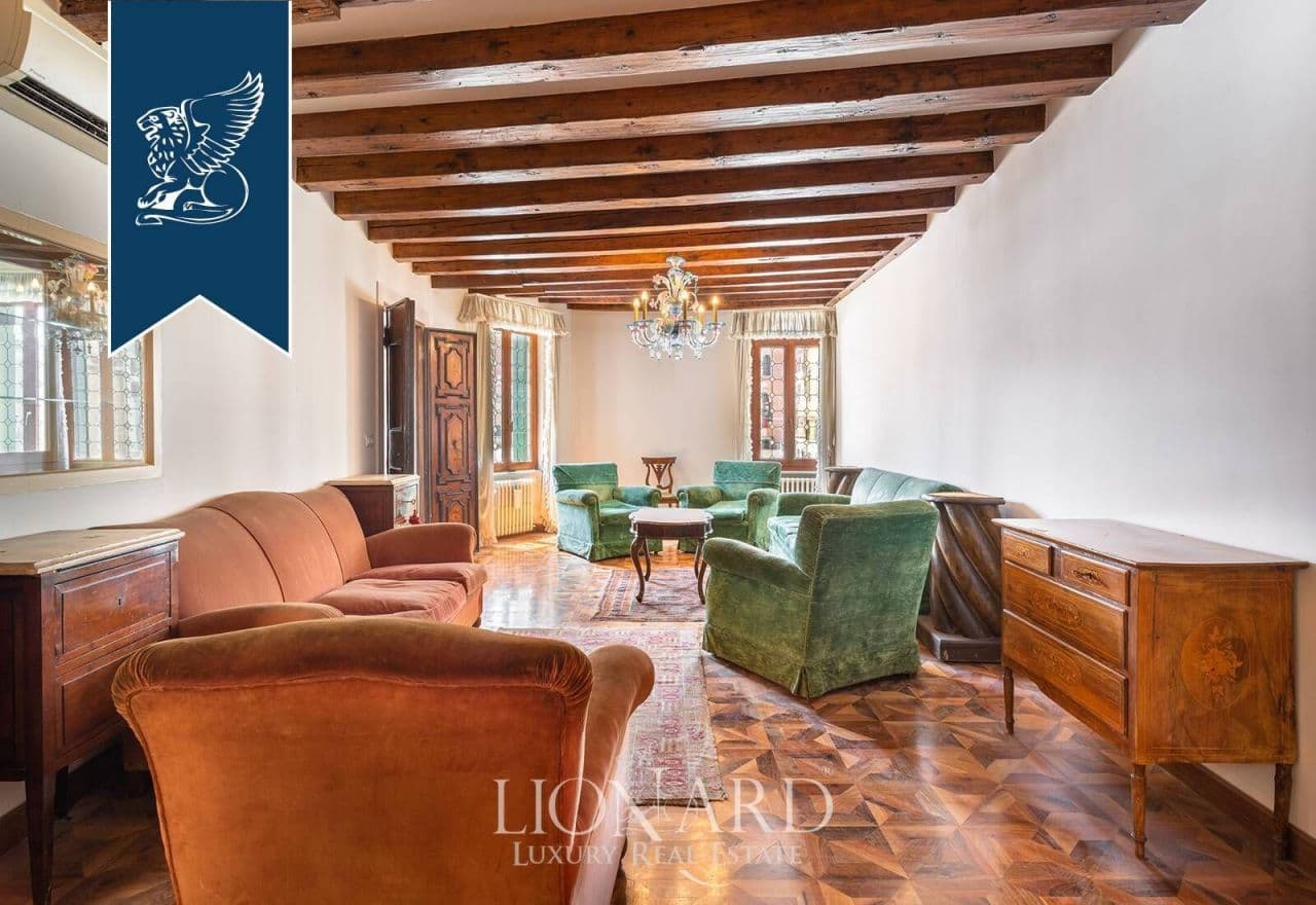 2-Bedroom Apartment in Venice, photo 2