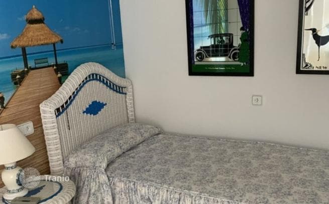 3-Bedroom Beachfront Apartment with Shared Pool in Benidorm, photo 5