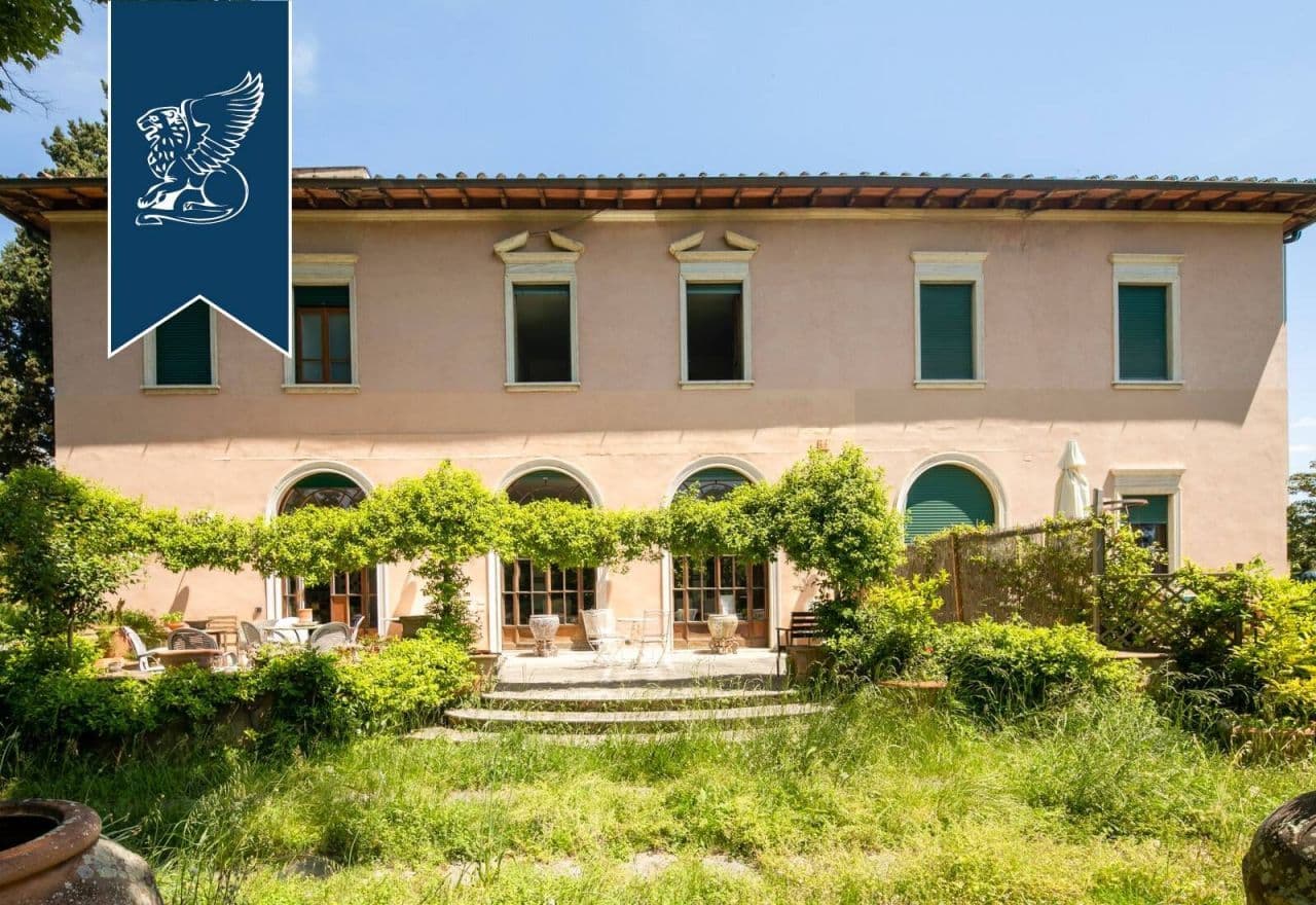 3-Bedroom Apartment in Florence, Italy, photo 4