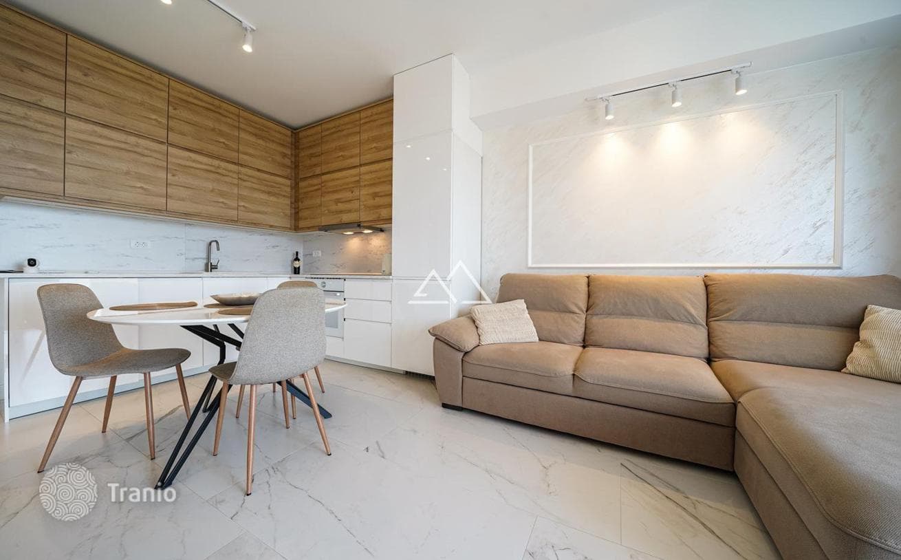 2-Bedroom Apartment with Sea View in Tivat, photo 3