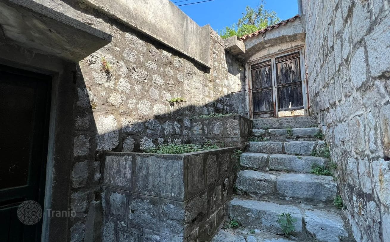 Три старинных каменных дома в Луштице, Херцег-Нови, Черногория, фото 3