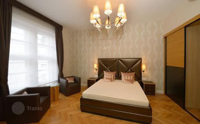 2-Bedroom Apartment with Living Room in District VI, Budapest